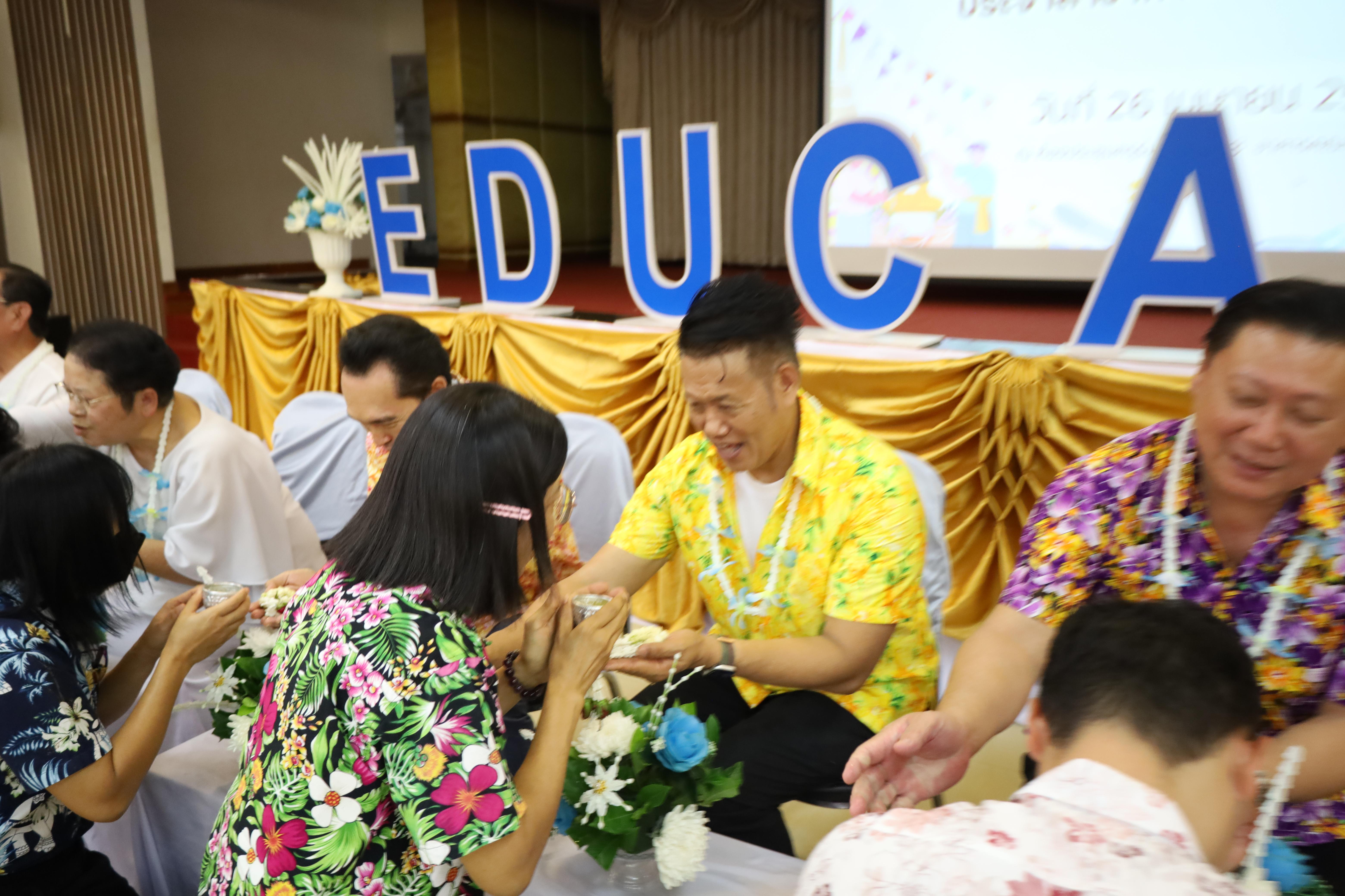 167. วันที่ 26 เมษายน 2568 สาขาการบริหารการศึกษา ได้จัดกิจกรรมรดน้ำดำหัวคณาจารย์ระดับบัณฑิตศึกษา ประจำสาขาการบริหารการศึกษา ณ ห้องประชุมครุร่มสัก 1 ชั้น 3 อาคารคณะครุศาสตร์